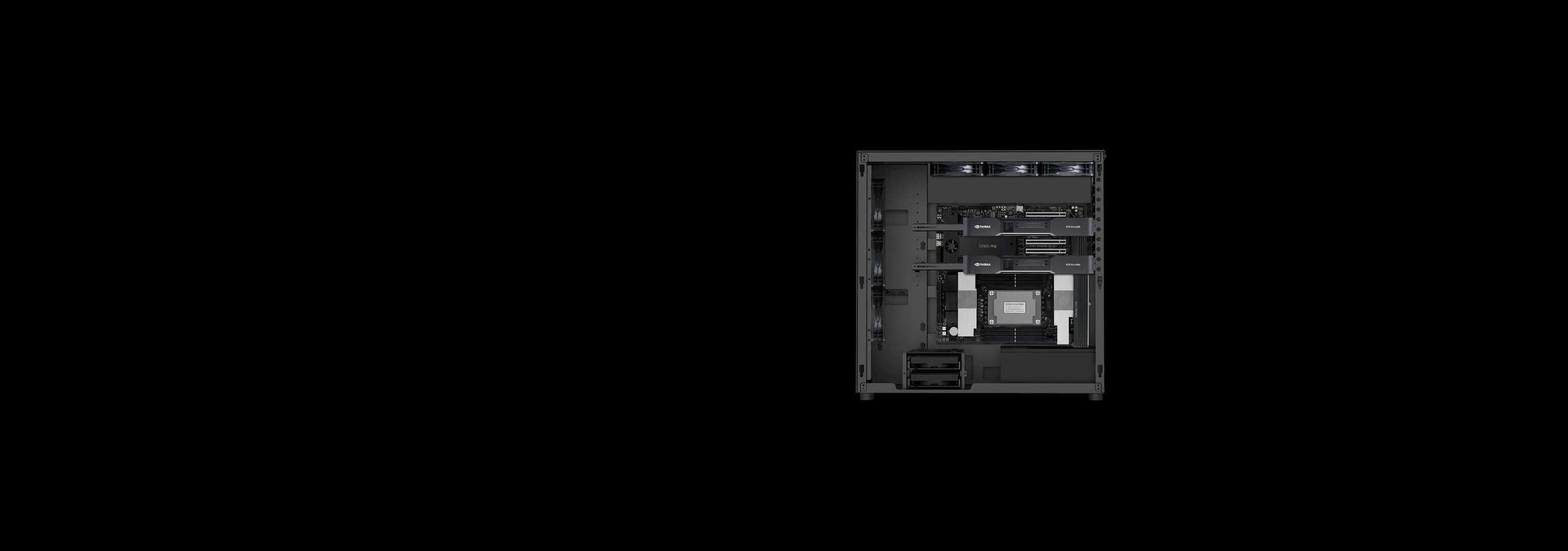 Yan paneli açık profesyonel iş istasyonu; NVIDIA RTX PRO 6000 ekran kartları, çok kanallı bellek ve sıralı soğutma fanları görünüyor